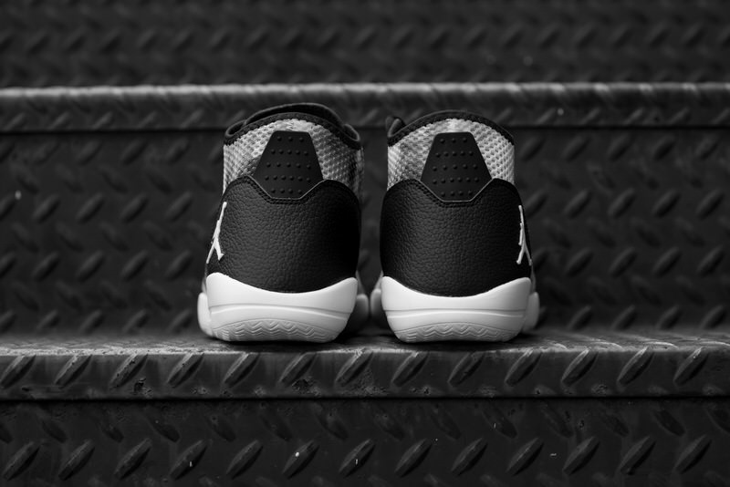 Jordan Reveal Black/White