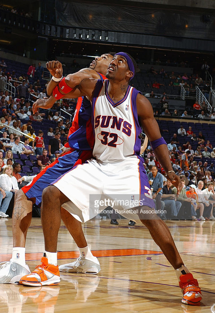 PHOENIX - OCTOBER 13: Amare Stoudemire #32 of the Phoenix Suns vies for position under the basket against the Los Angeles Clippers on October 13, 2004 at America West Arena in Phoenix, Arizona. The Suns won 105-83. NOTE TO USER: User expressly acknowledges and agrees that, by downloading and/or using this Photograph, User is consenting to the terms and conditions of the Getty Images Licence Agreement. Mandatory Copyright Notice: Copyright 2004 NBAE (Photo by Barry Gossage/NBAE via Getty Images) *** Local Caption *** Amare Stoudemire