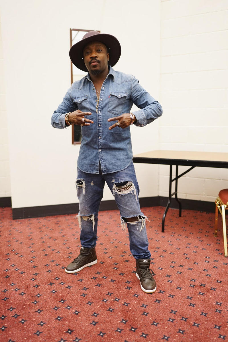 Anthony Hamilton in his unreleased Air Jordan 1 High PE