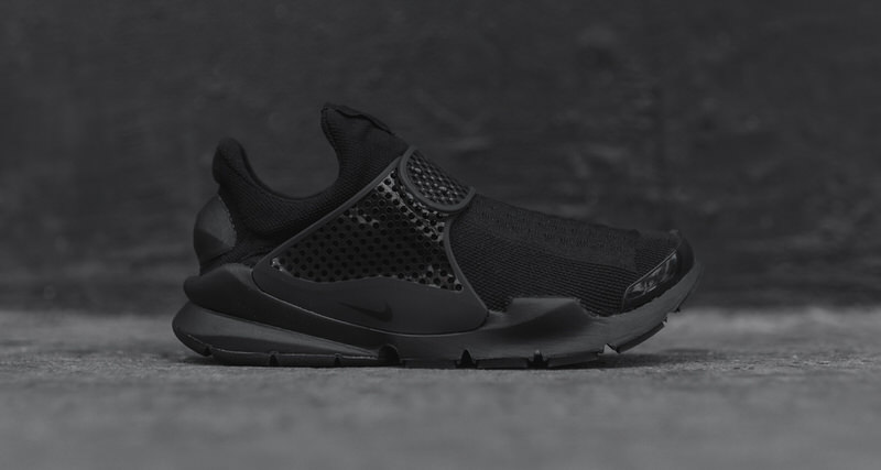 Nike Sock Dart "Triple Black"