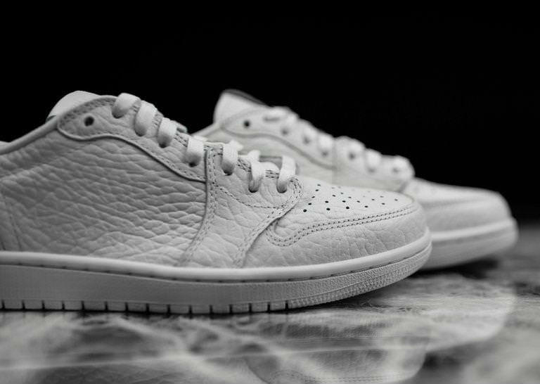 Air Jordan 1 Low No Swoosh Triple White