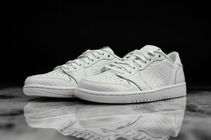 Air Jordan 1 Low No Swoosh Triple White