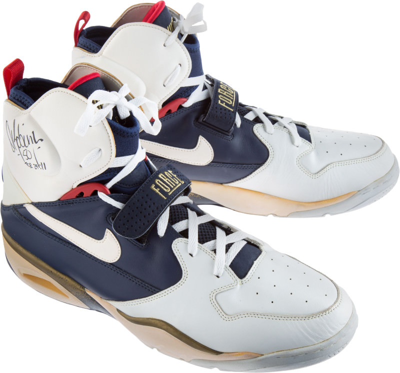 DRob dream-team-sneaker-auction-david-robinson-nike-air-ballistic-force_g0kpws