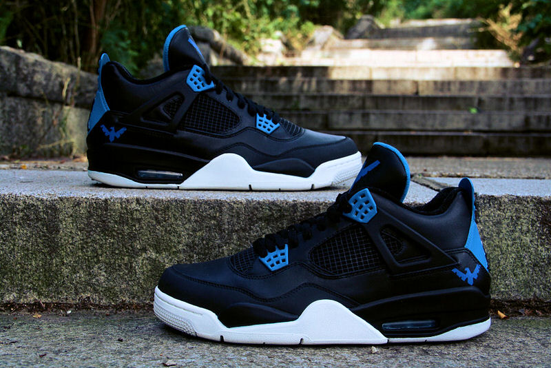 Air Jordan 4 "Nightwing" Custom by Ecentrik Artistry