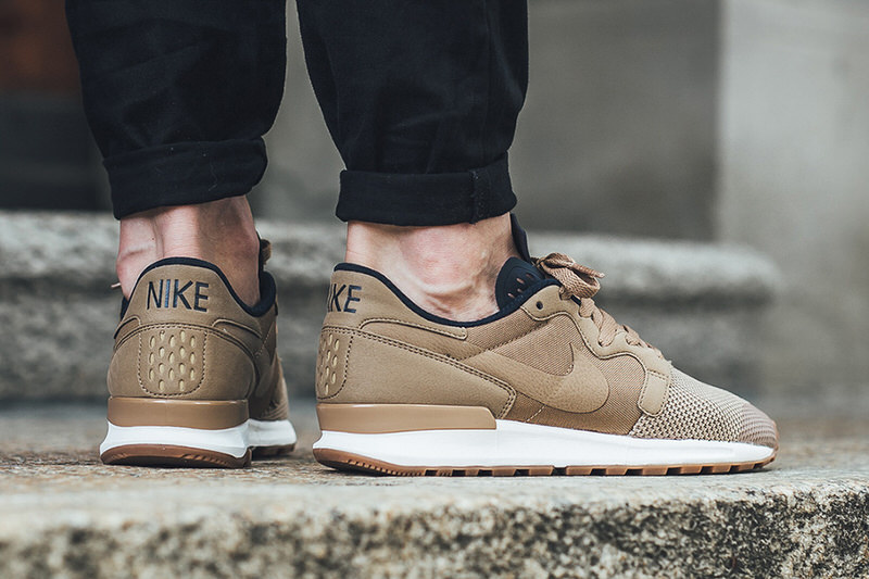 Nike Air Berwuda Rocky Tan