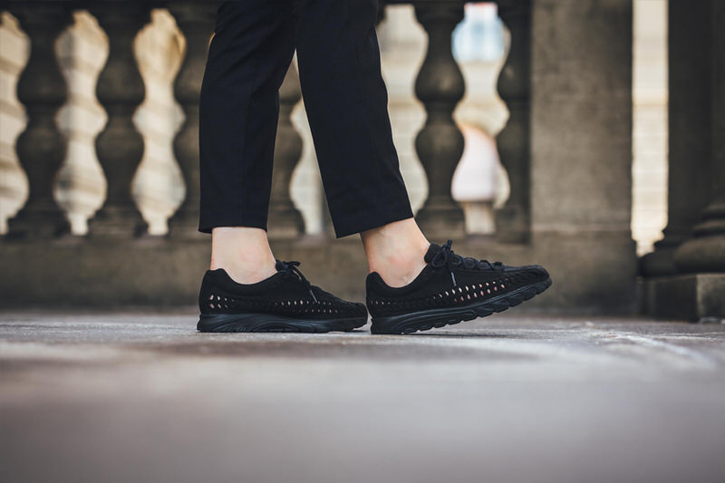 Nike Mayfly Woven Triple Black