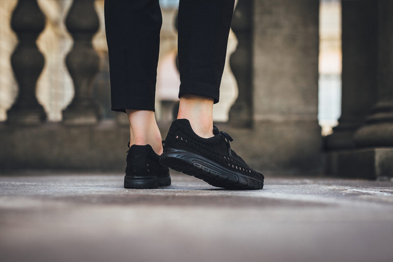 Nike Mayfly Woven Triple Black