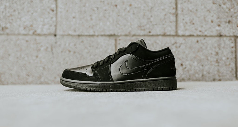 Air Jordan 1 Low Blackout