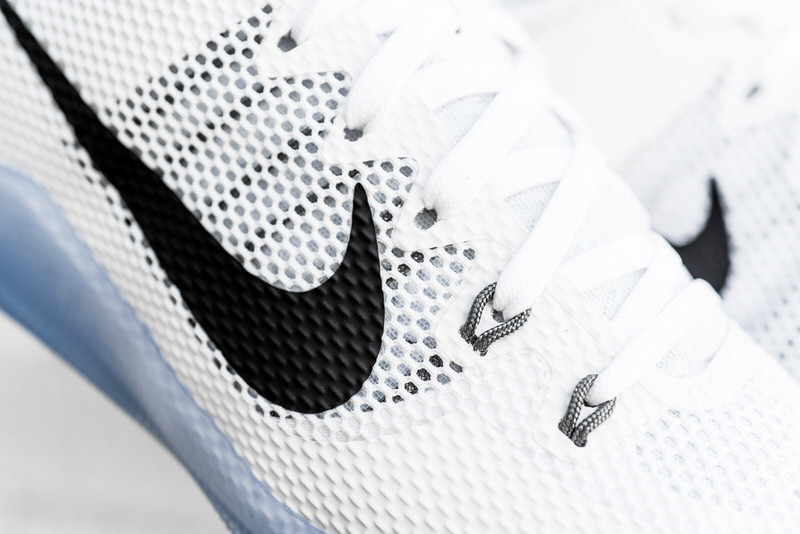 Nike Kobe 11 White/Black