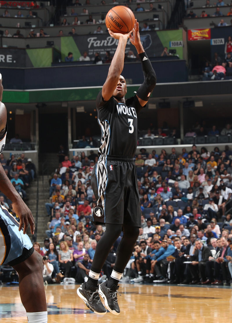 MEMPHIS, TN - OCTOBER 26:  Kris Dunn #3 of the Minnesota Timberwolves shoots the ball during a game against the Memphis Grizzlies on October 26, 2016 at FedExForum in Memphis, Tennessee. NOTE TO USER: User expressly acknowledges and agrees that, by downloading and or using this photograph, user is consenting to the terms and conditions of the Getty Images License Agreement. Mandatory Copyright Notice: Copyright 2016 NBAE (Photo by Joe Murphy/NBAE via Getty Images)