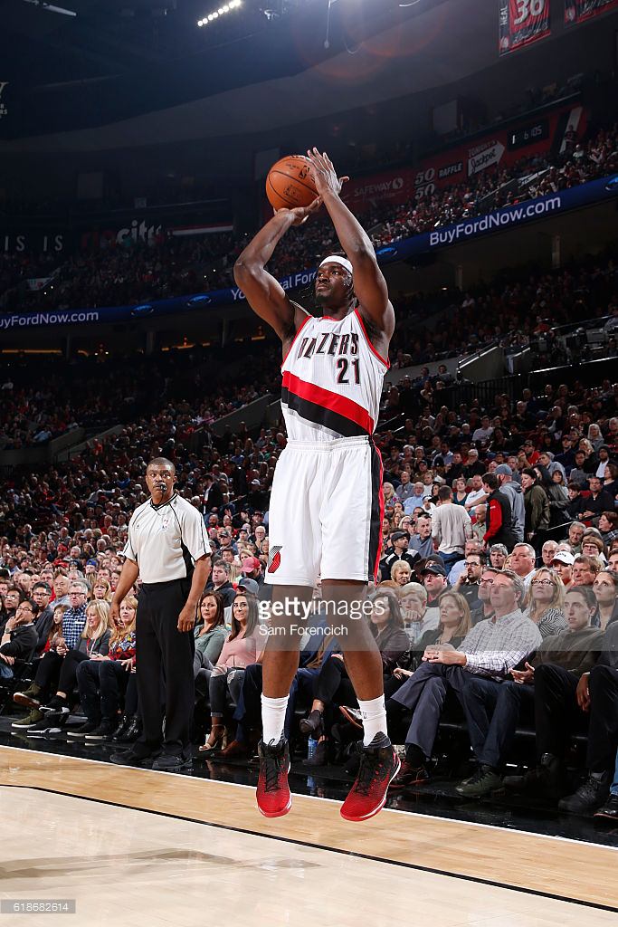 PORTLAND, OR - OCTOBER 27: Noah Vonleh #21 of the Portland Trail Blazers shoots the ball against the LA Clippers on October 27, 2016 at the Moda Center in Portland, Oregon. NOTE TO USER: User expressly acknowledges and agrees that, by downloading and or using this Photograph, user is consenting to the terms and conditions of the Getty Images License Agreement. Mandatory Copyright Notice: Copyright 2016 NBAE (Photo by Sam Forencich/NBAE via Getty Images)