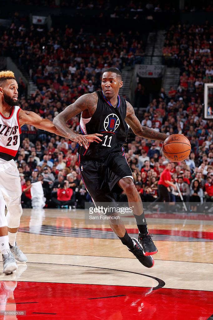 PORTLAND, OR - OCTOBER 27: Jamal Crawford #11 of the LA Clippers drives to the basket against the Portland Trail Blazers on October 27, 2016 at the Moda Center in Portland, Oregon. NOTE TO USER: User expressly acknowledges and agrees that, by downloading and or using this Photograph, user is consenting to the terms and conditions of the Getty Images License Agreement. Mandatory Copyright Notice: Copyright 2016 NBAE (Photo by Sam Forencich/NBAE via Getty Images)