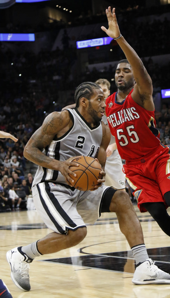 Kawhi Leonard collects in his Air Jordan XXX1 PE