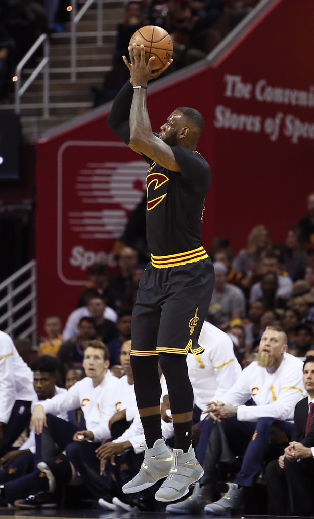 LeBron James pulls up in the Nike LeBron Soldier X "Battle Grey"