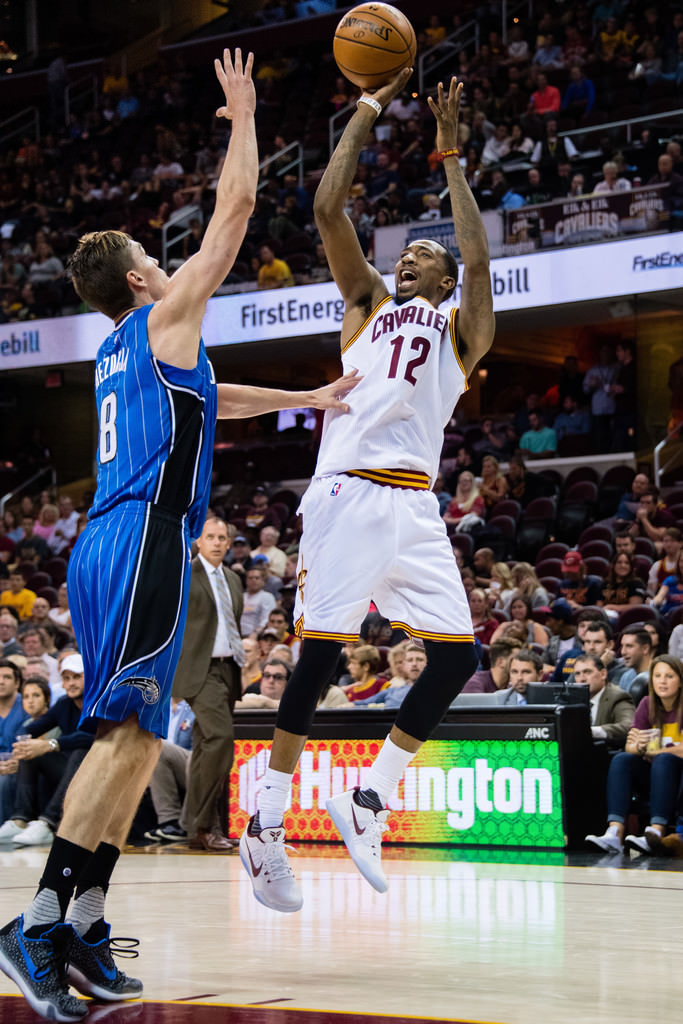 Mario Hezonja in a Nike Kobe 10 iD and Jordan McRae in the Nike Kobe 11 EM Team