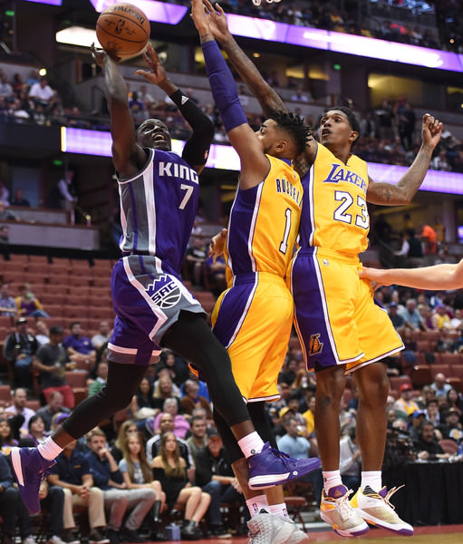 D'Angelo Russell in the Nike Kobe III "Fade to Black"