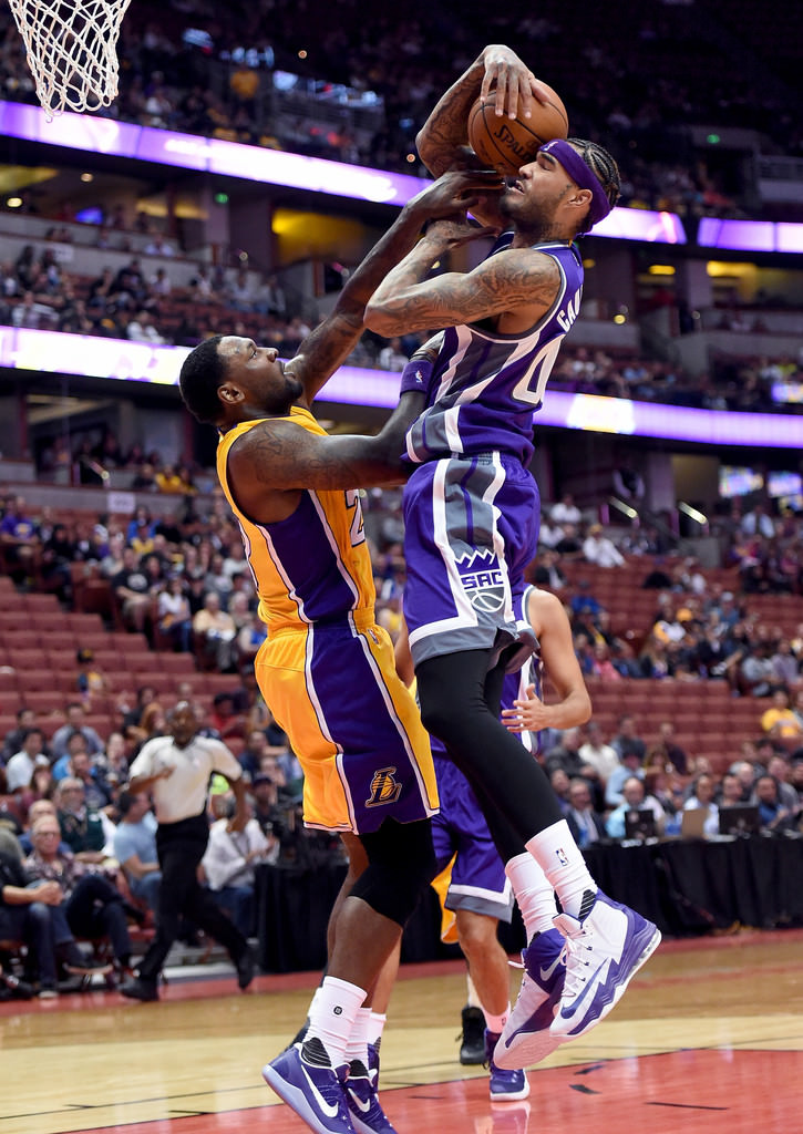 Tarik Black in the Nike Kobe 11 EM Team & Willie Cauley-Stein in the Nike Air Max Audacity 2016