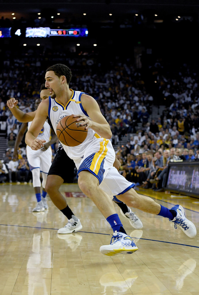 Klay Thompson drives in the ANTA KT2