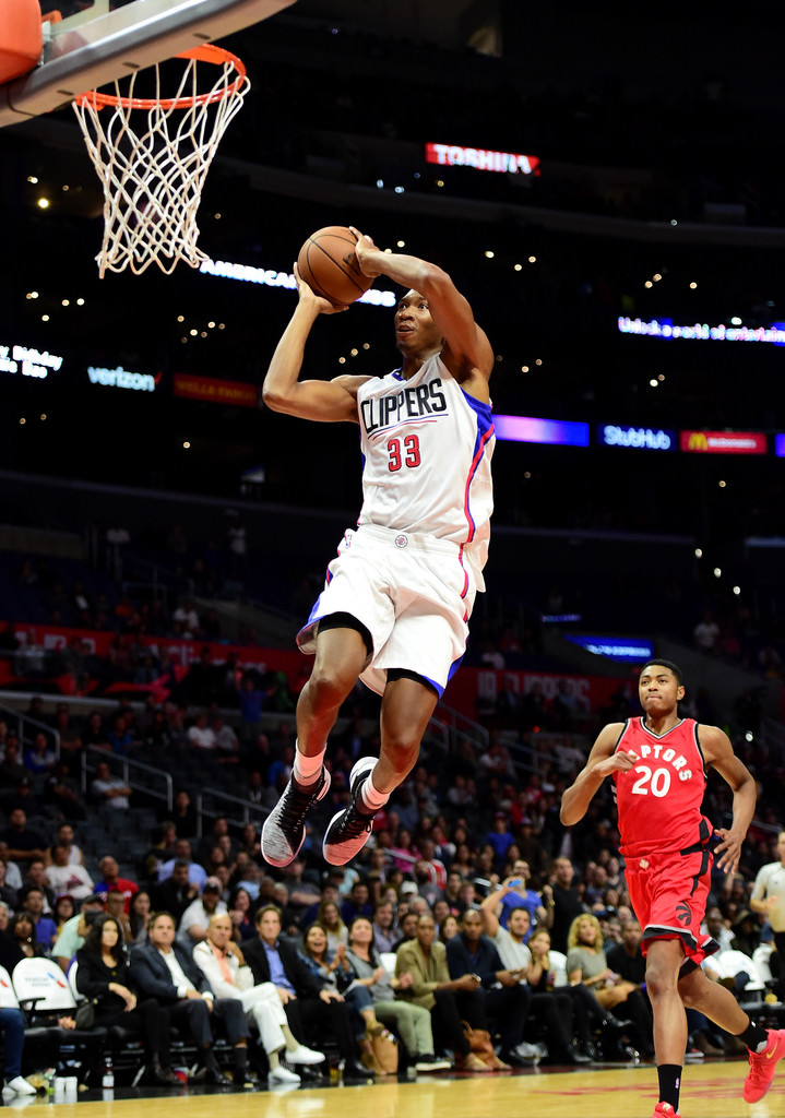 Wesley Johnson throws down in the Nike Hyperdunk 2016 Elite