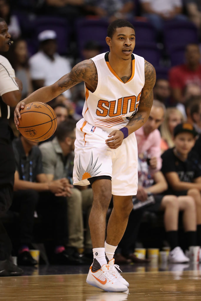 Tyler Ulis surveys in the Nike Kobe 11 EM Team