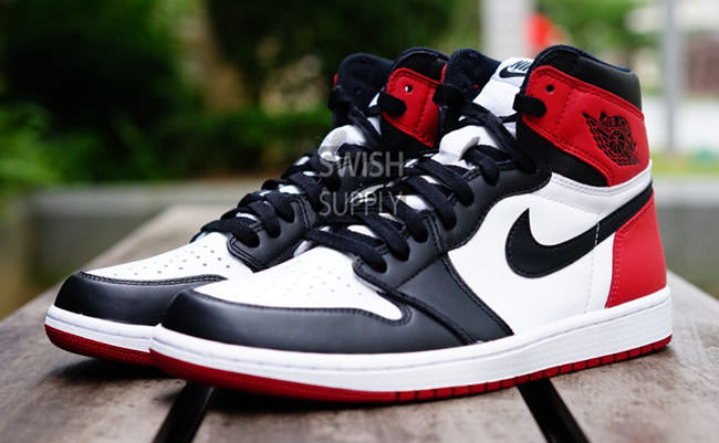 Air Jordan 1 Black Toe 