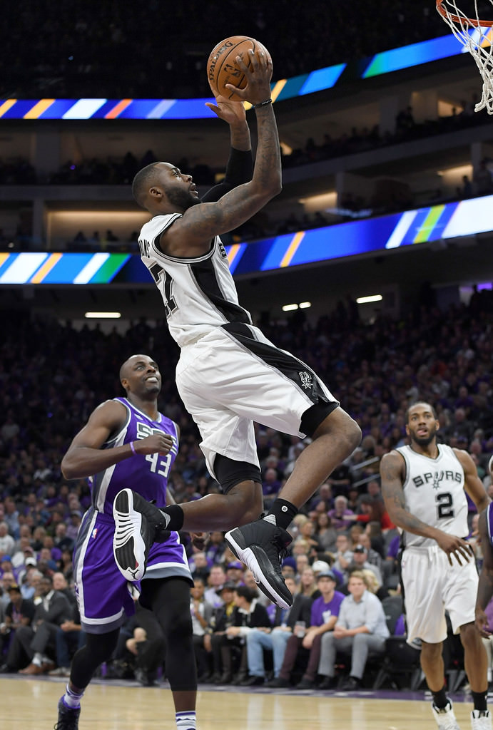 Jonathan Simmons elevates in the Air Jordan 12 "Neoprene"