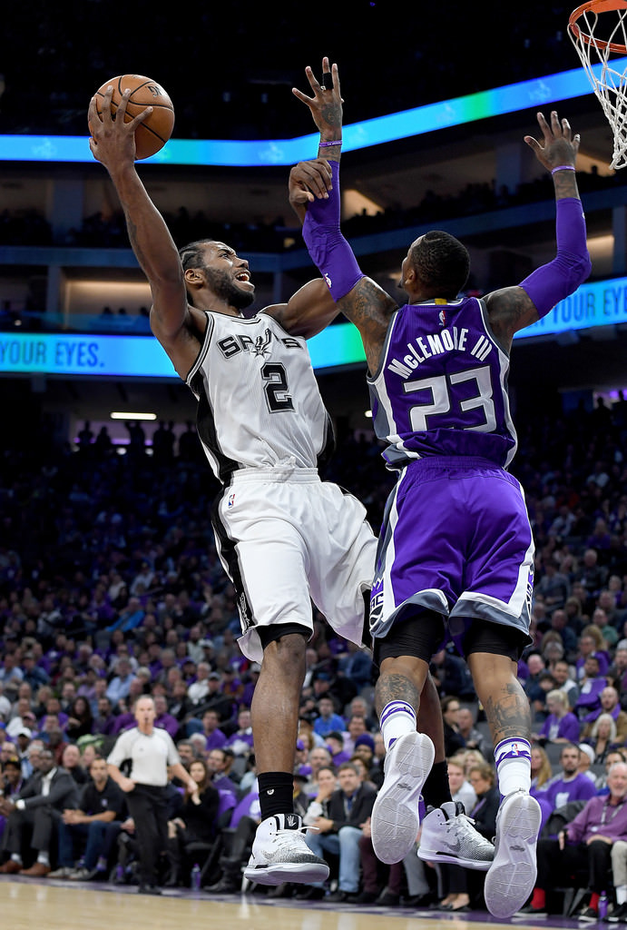 Kawhi Leonard attacks in his Air Jordan XXX1 PE