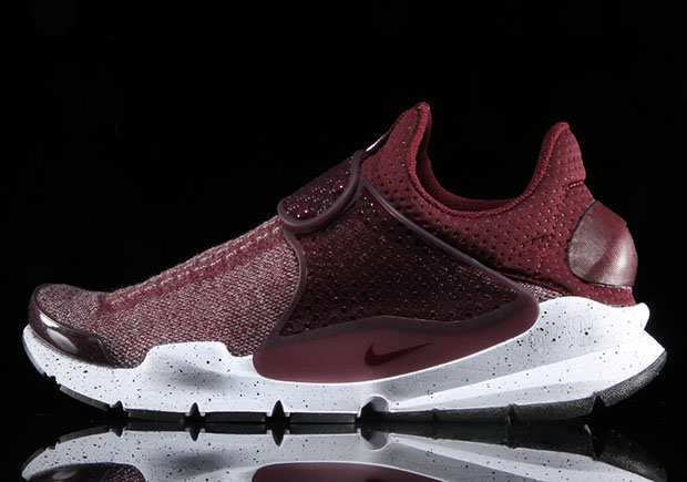 Nike Sock Dart SE Night Maroon