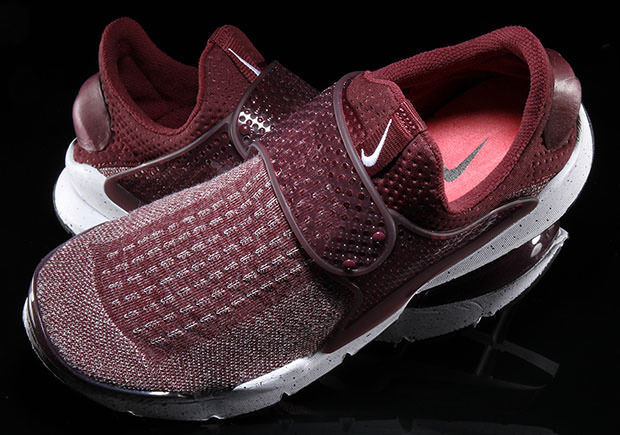 Nike Sock Dart SE Night Maroon