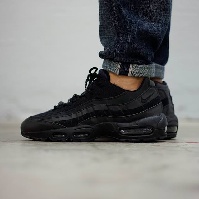 Nike Air Max 95 "Triple Black"