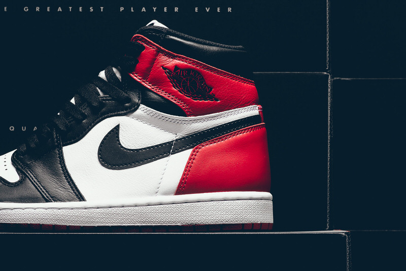 Air Jordan 1 Black Toe 