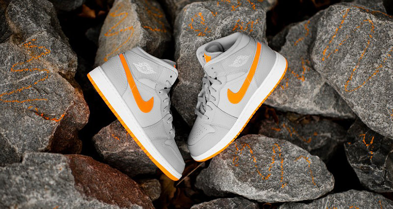 Air Jordan 1 Mid "Bright Citrus"