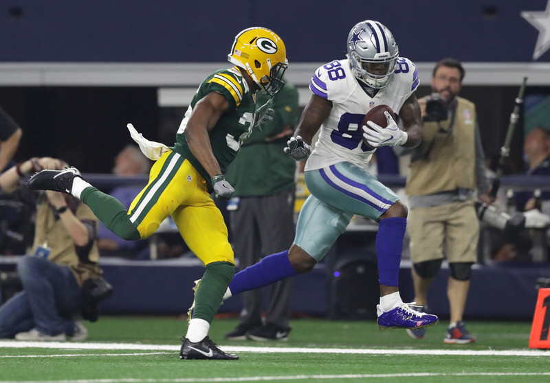 Dez Bryant in his Air Jordan 6 Low Cleat PE