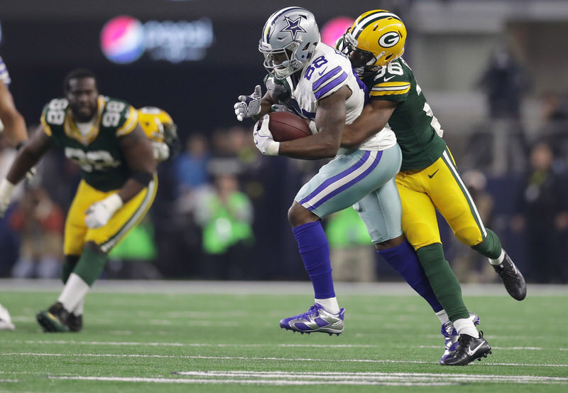 Dez Bryant in his Air Jordan 6 Low Cleat PE