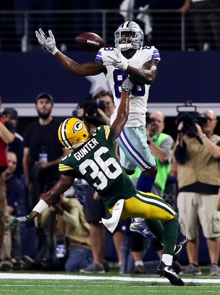 Dez Bryant in his Air Jordan 6 Low Cleat PE