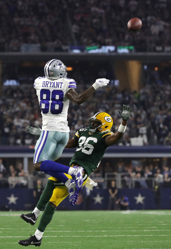 Dez Bryant in his Air Jordan 6 Low Cleat PE