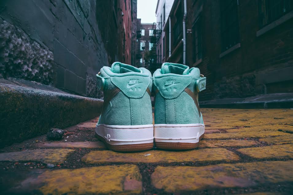 Nike WMNS Air Force 1 Mid "Enamel Green"