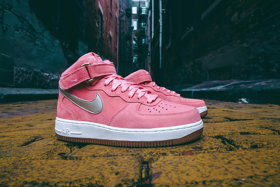 Nike WMNS Air Force 1 Mid "Bright Melon"