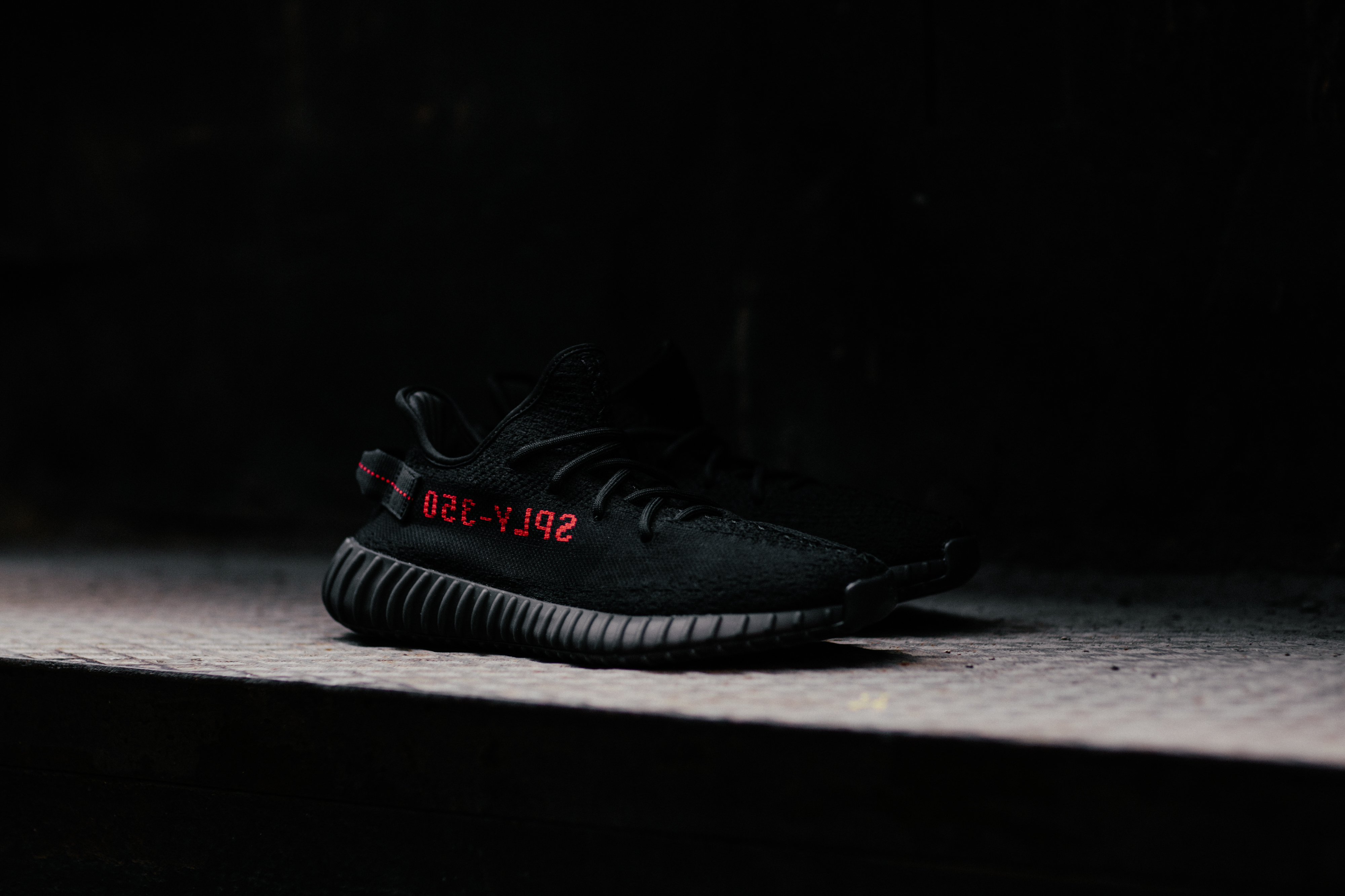 adidas Yeezy Boost 350 V2 Black/Red