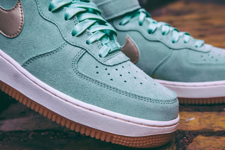 Nike WMNS Air Force 1 Mid "Enamel Green"