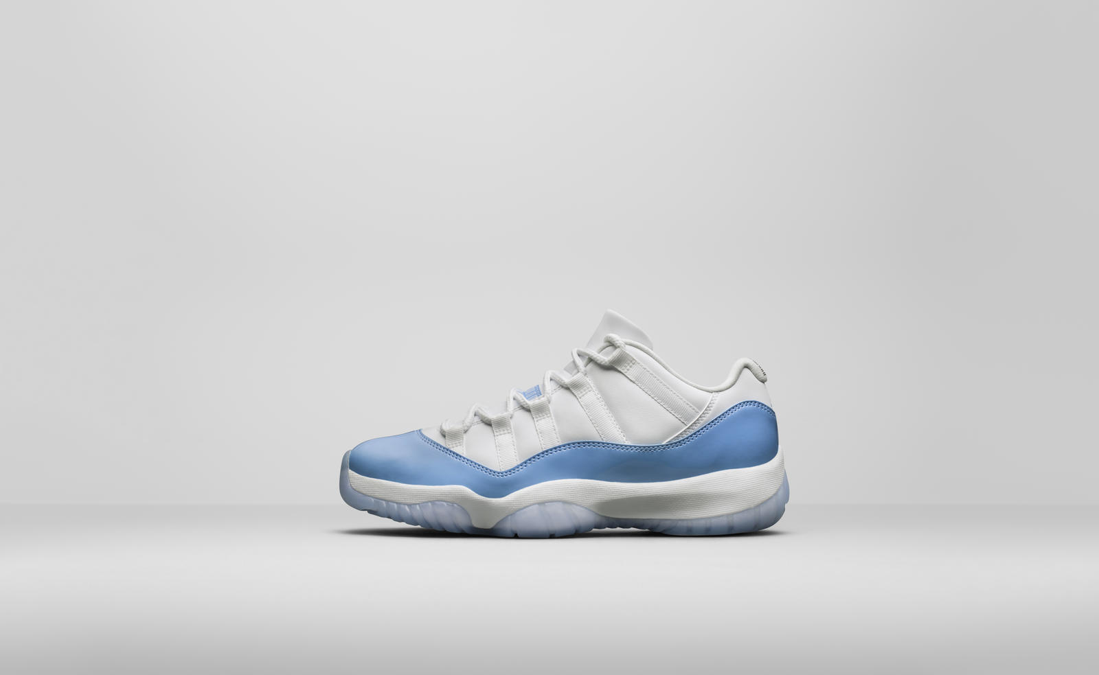 Air Jordan 11 Low "University Blue"