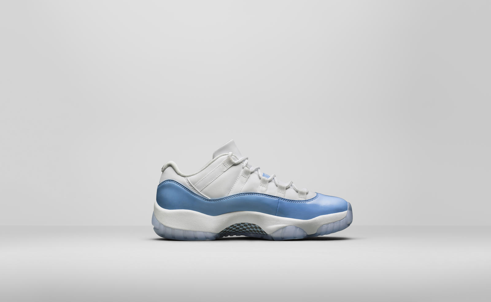 Air Jordan 11 Low "University Blue"