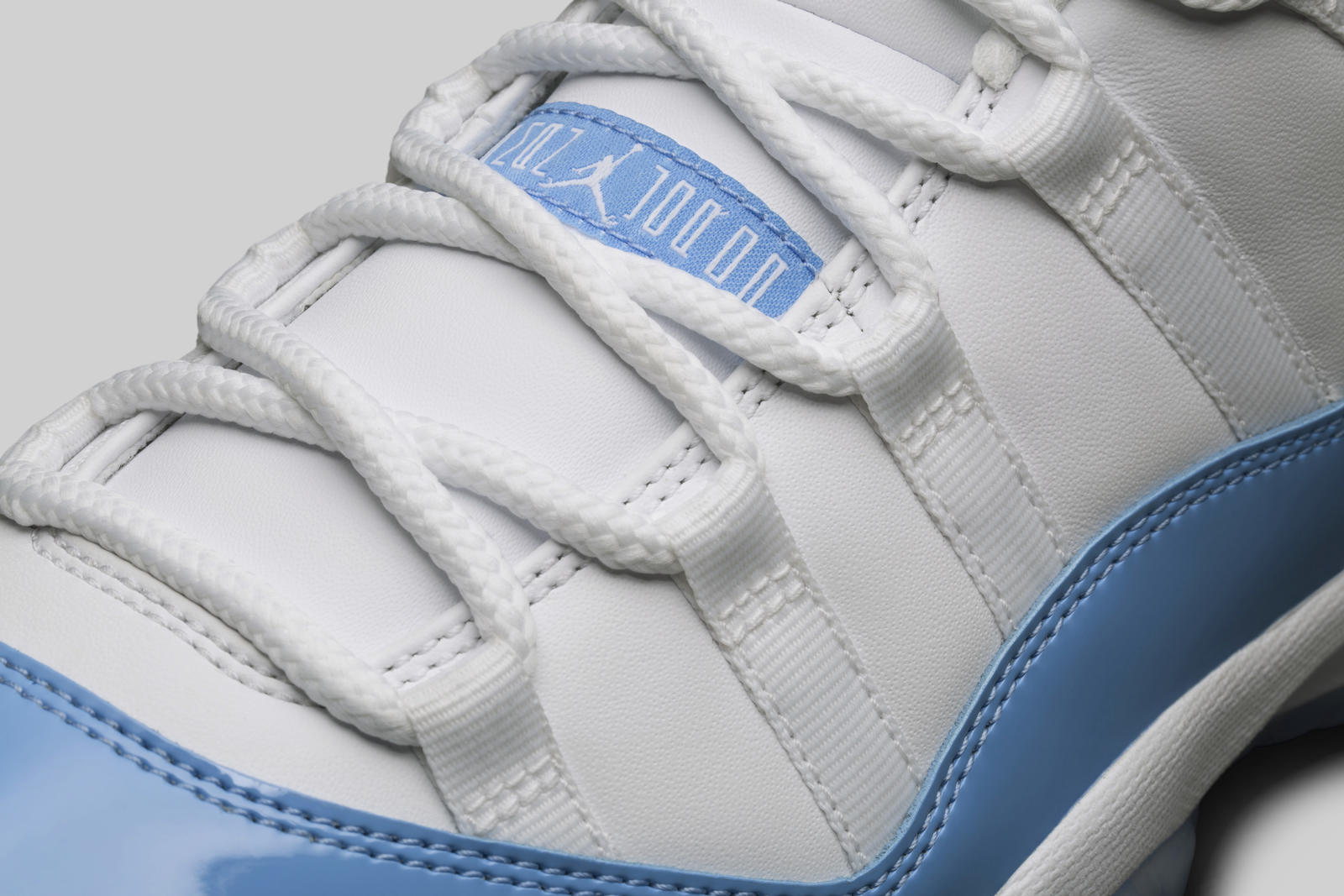 Air Jordan 11 Low "University Blue"