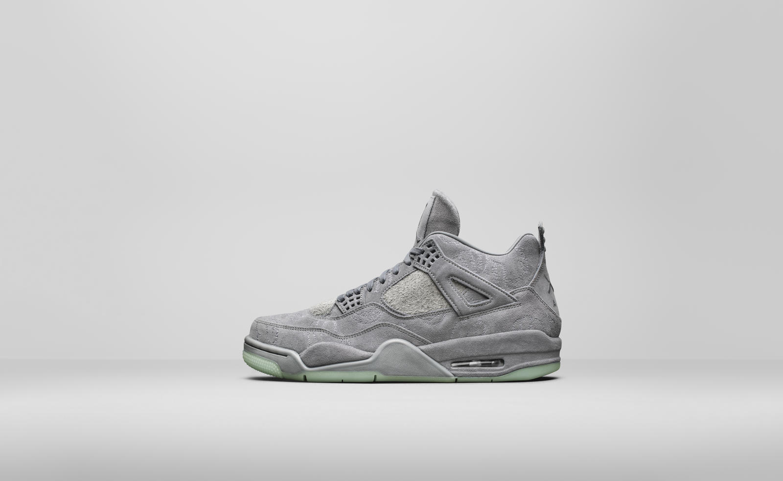 KAWS x Air Jordan 4