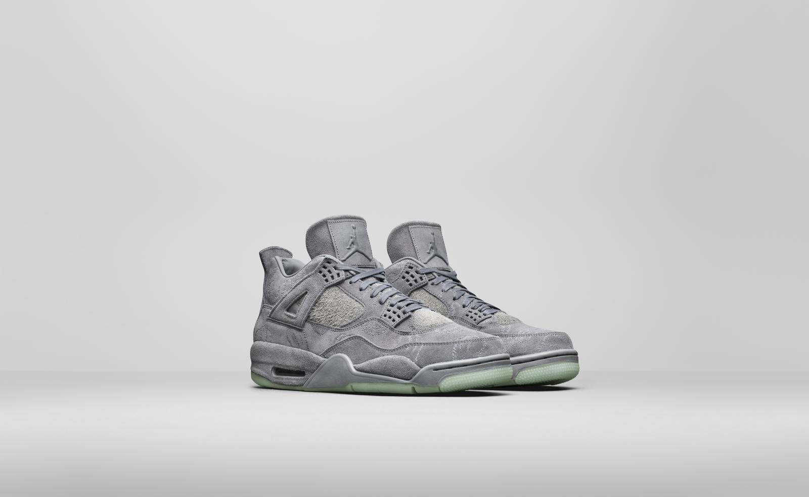 KAWS x Air Jordan 4