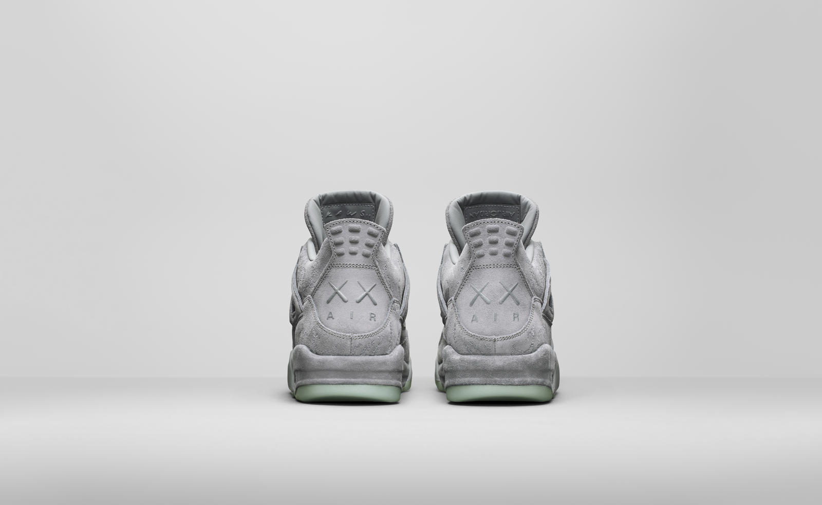 KAWS x Air Jordan 4