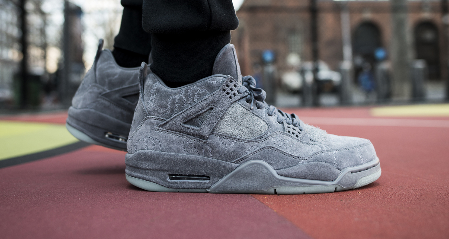 KAWS x Air Jordan 4