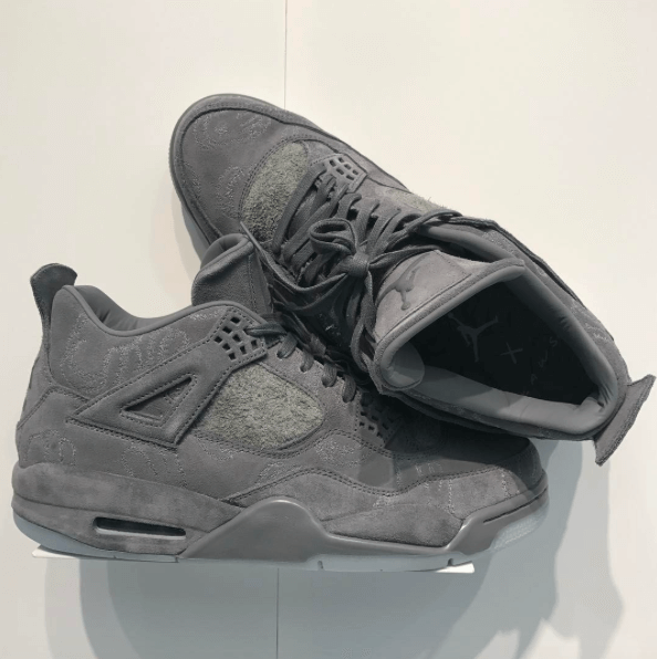 KAWS x Air Jordan 4