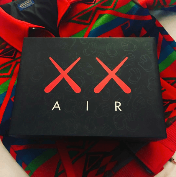 KAWS x Air Jordan 4