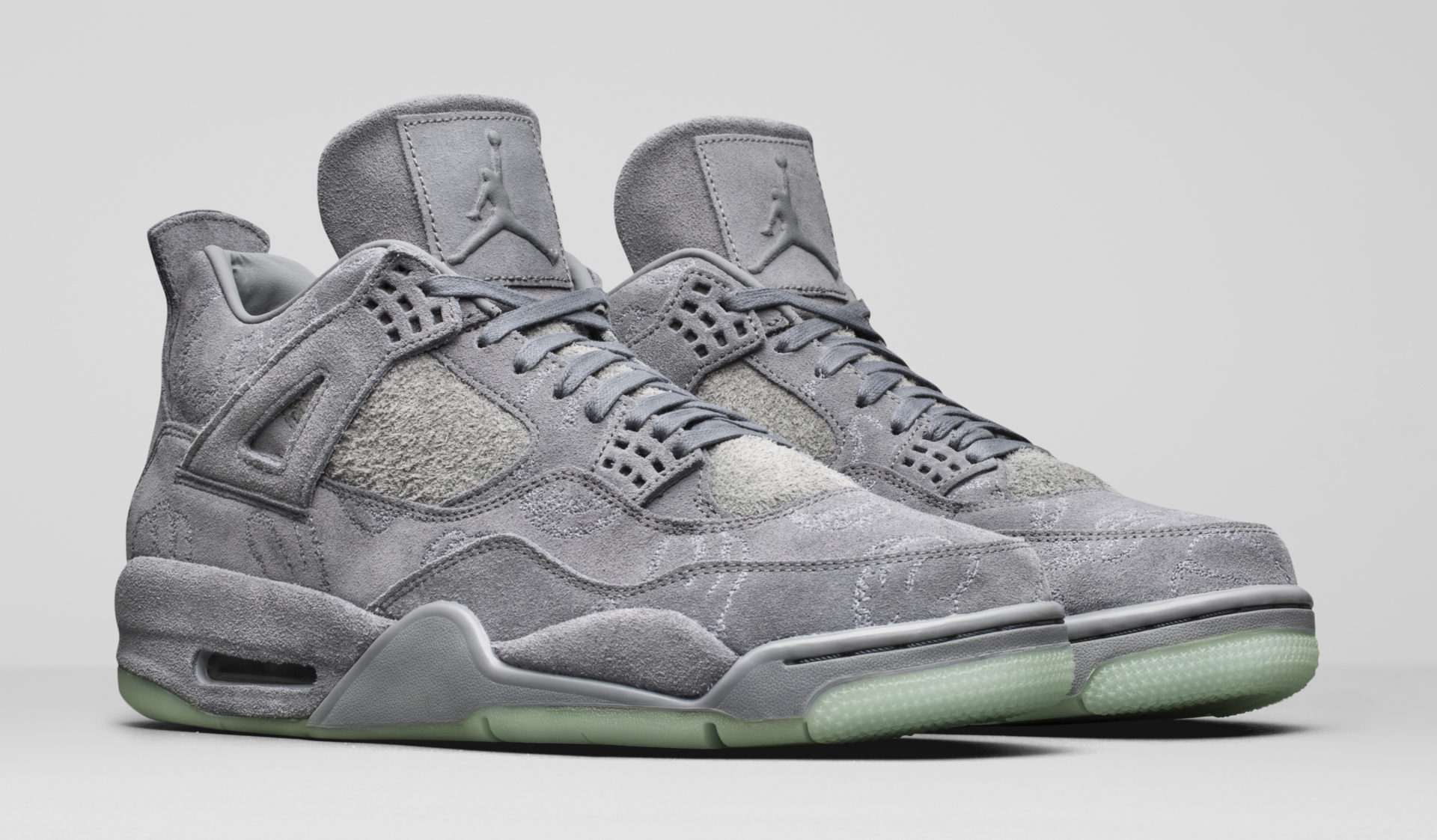 KAWS x Air Jordan 4